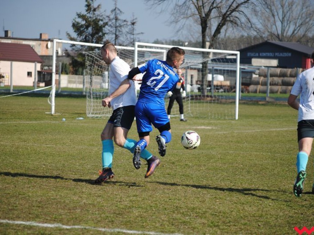 Płomień nadal zaskakuje. Neklanie wygrywają z wyżej notowanym Zrywem Dąbie