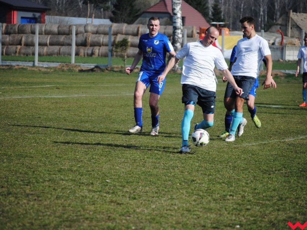 Płomień nadal zaskakuje. Neklanie wygrywają z wyżej notowanym Zrywem Dąbie