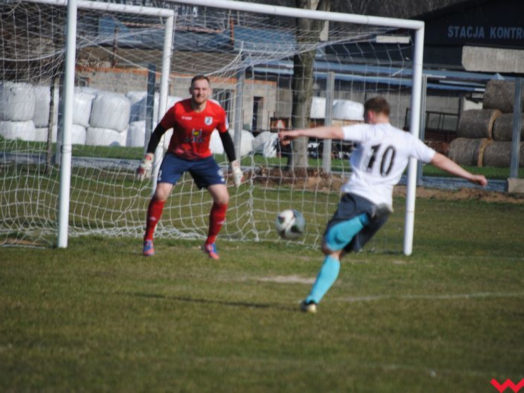 Płomień nadal zaskakuje. Neklanie wygrywają z wyżej notowanym Zrywem Dąbie