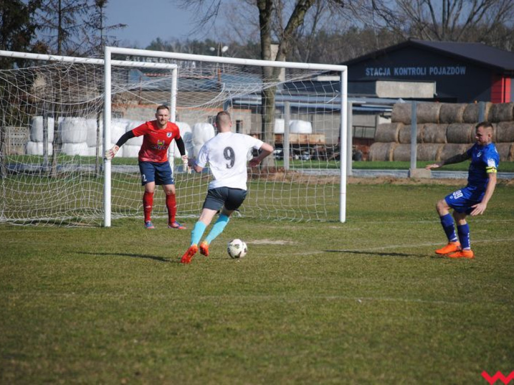 Płomień nadal zaskakuje. Neklanie wygrywają z wyżej notowanym Zrywem Dąbie