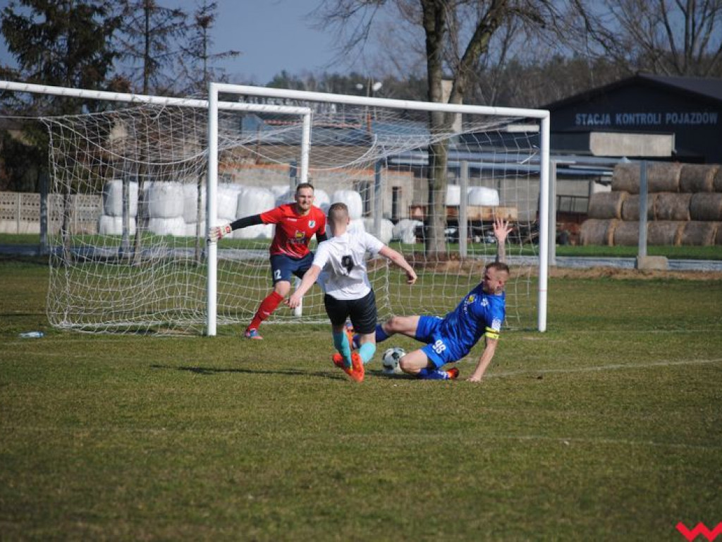 Płomień nadal zaskakuje. Neklanie wygrywają z wyżej notowanym Zrywem Dąbie