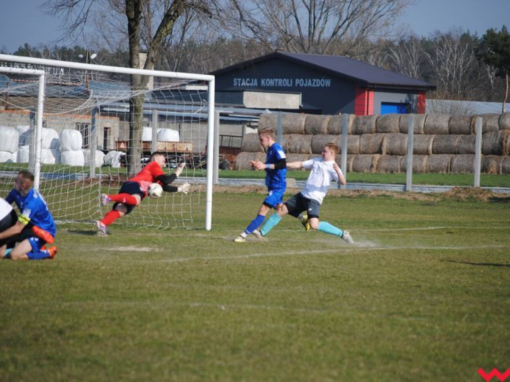 Płomień nadal zaskakuje. Neklanie wygrywają z wyżej notowanym Zrywem Dąbie