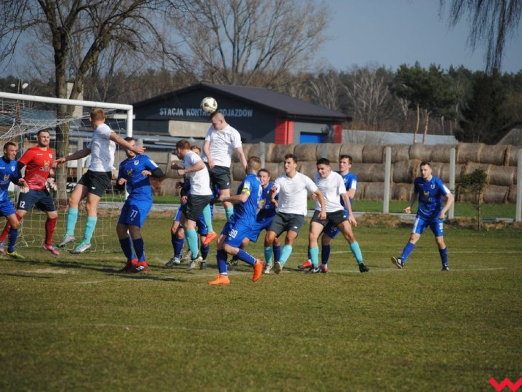 Płomień nadal zaskakuje. Neklanie wygrywają z wyżej notowanym Zrywem Dąbie