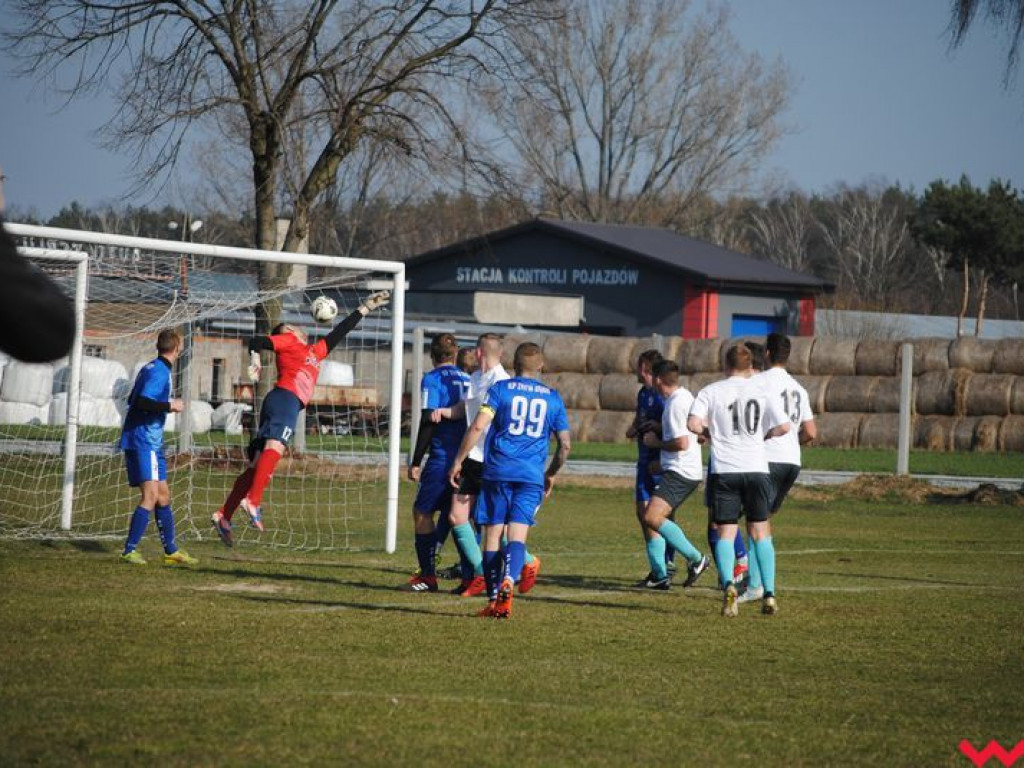 Płomień nadal zaskakuje. Neklanie wygrywają z wyżej notowanym Zrywem Dąbie