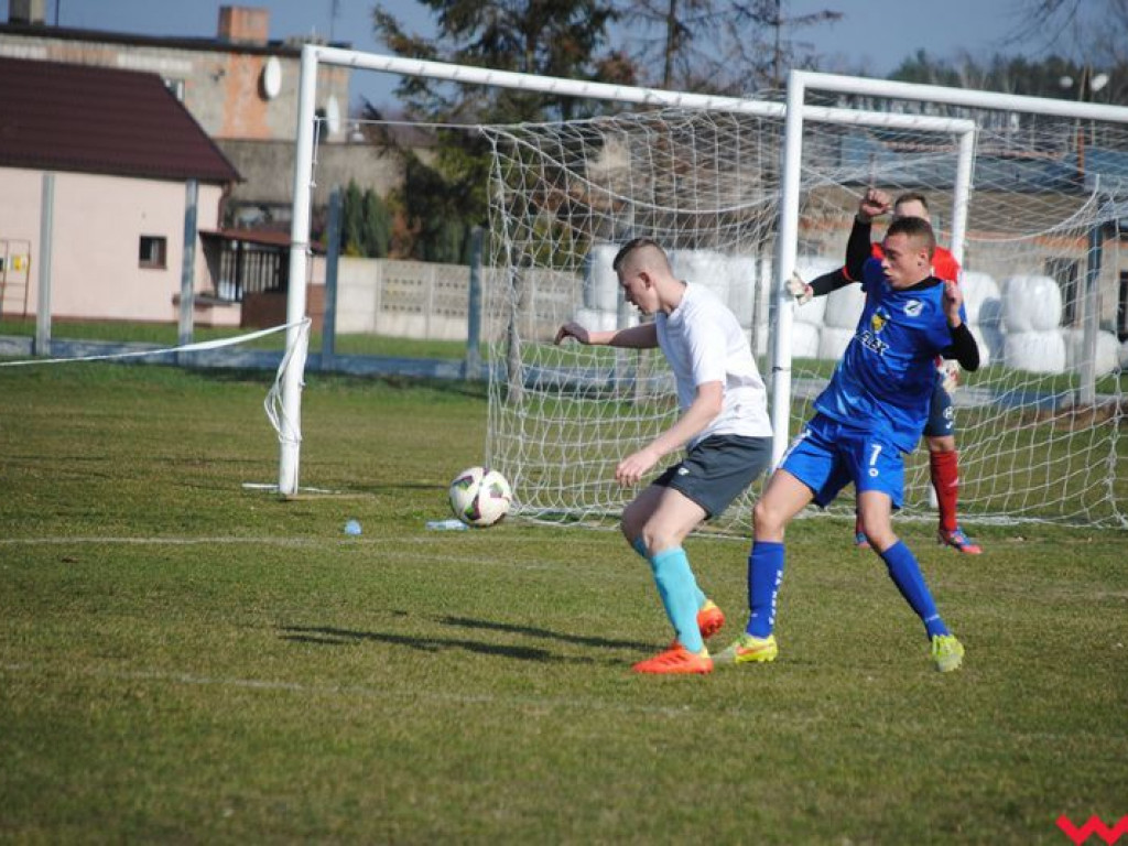 Płomień nadal zaskakuje. Neklanie wygrywają z wyżej notowanym Zrywem Dąbie