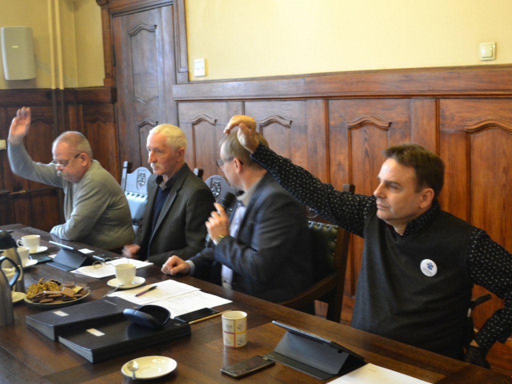 Burmistrz Tomasz Kałużny wyjaśnia przyczyny podwyżek za śmieci