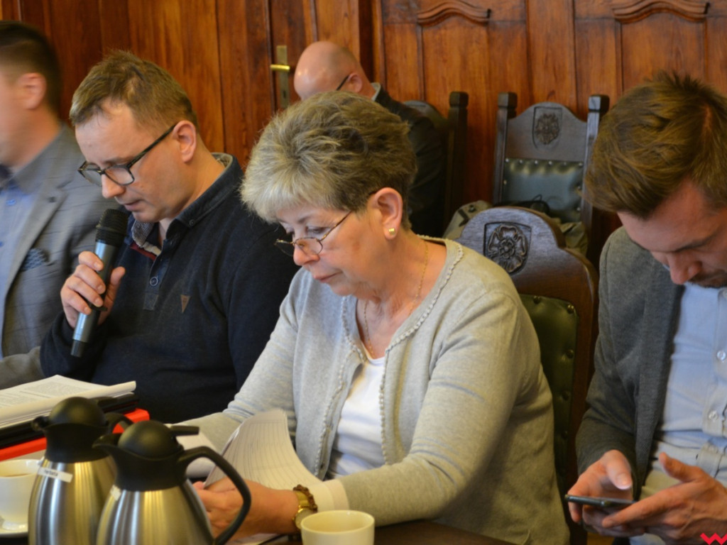 Burmistrz Tomasz Kałużny wyjaśnia przyczyny podwyżek za śmieci