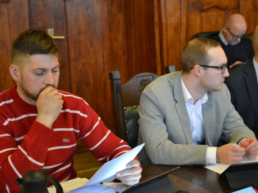 Burmistrz Tomasz Kałużny wyjaśnia przyczyny podwyżek za śmieci