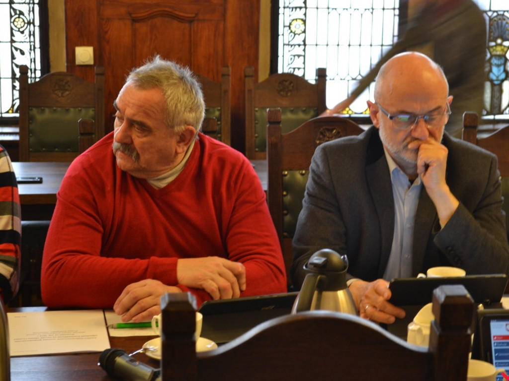 Burmistrz Tomasz Kałużny wyjaśnia przyczyny podwyżek za śmieci