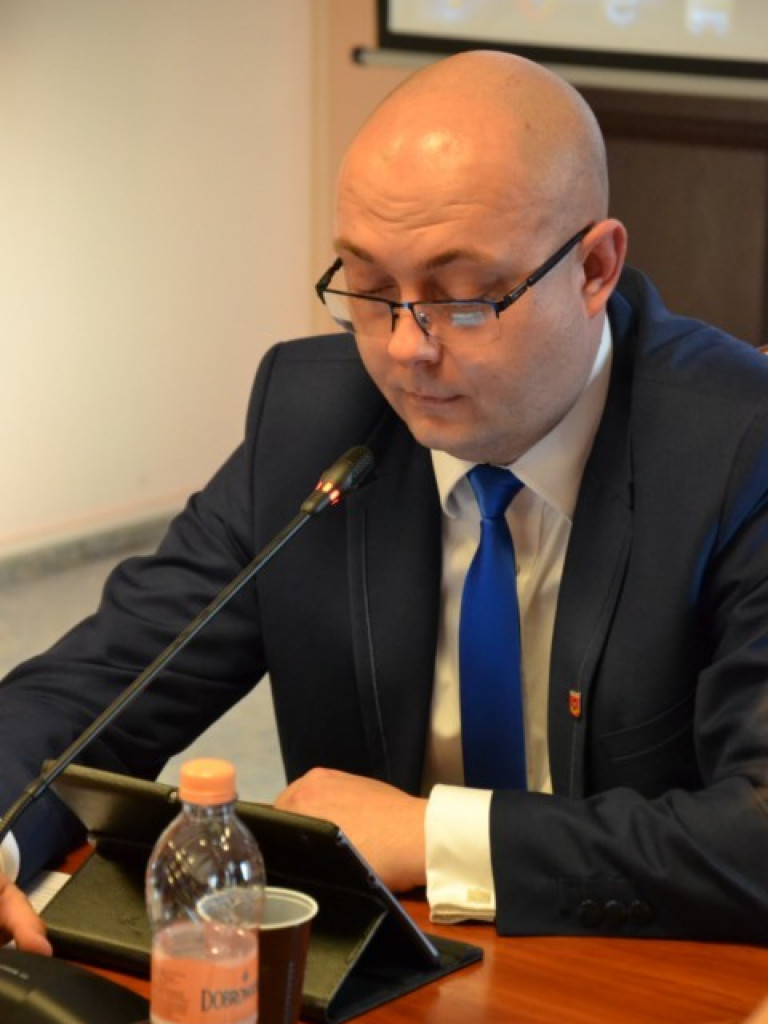 Radni zafundowali sobie tablety, a uczniom stypendia
