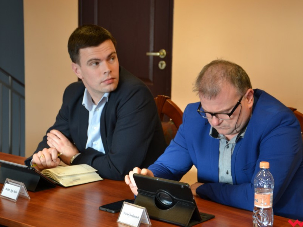 Radni zafundowali sobie tablety, a uczniom stypendia