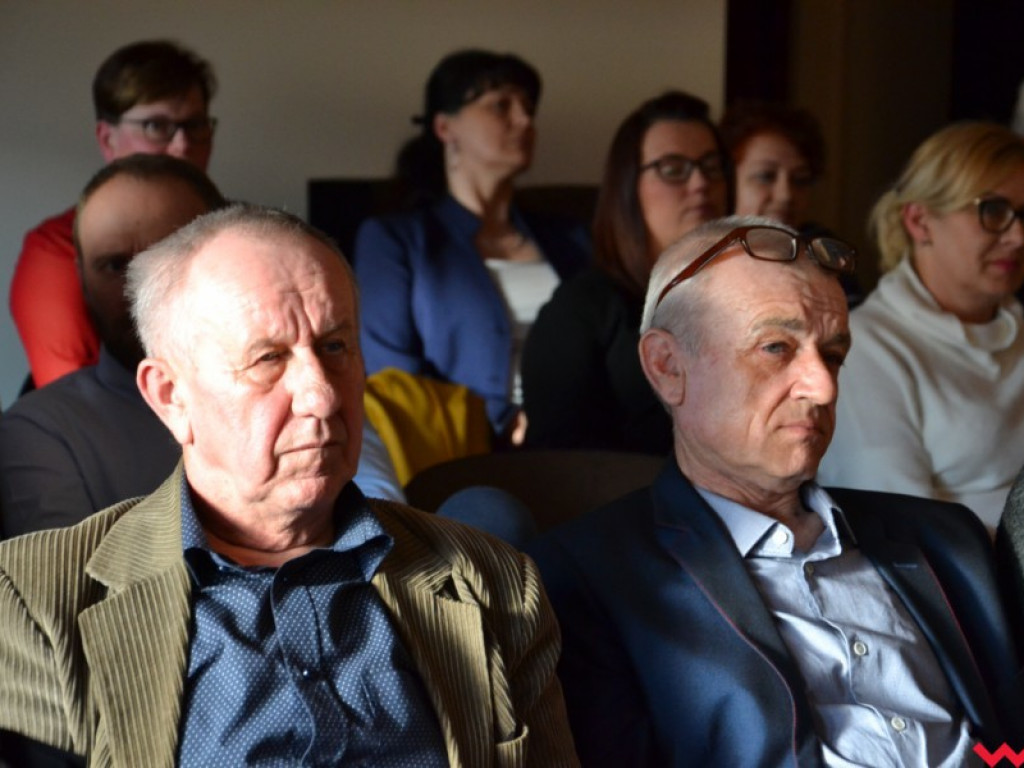 Radni zafundowali sobie tablety, a uczniom stypendia