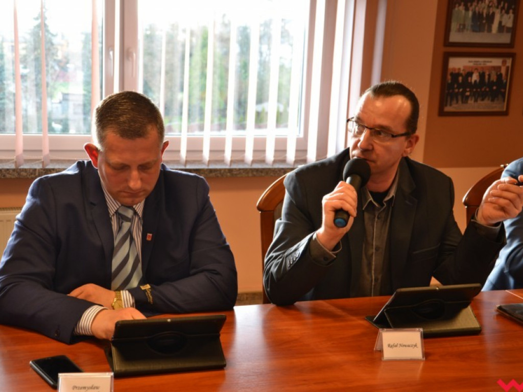 Radni zafundowali sobie tablety, a uczniom stypendia