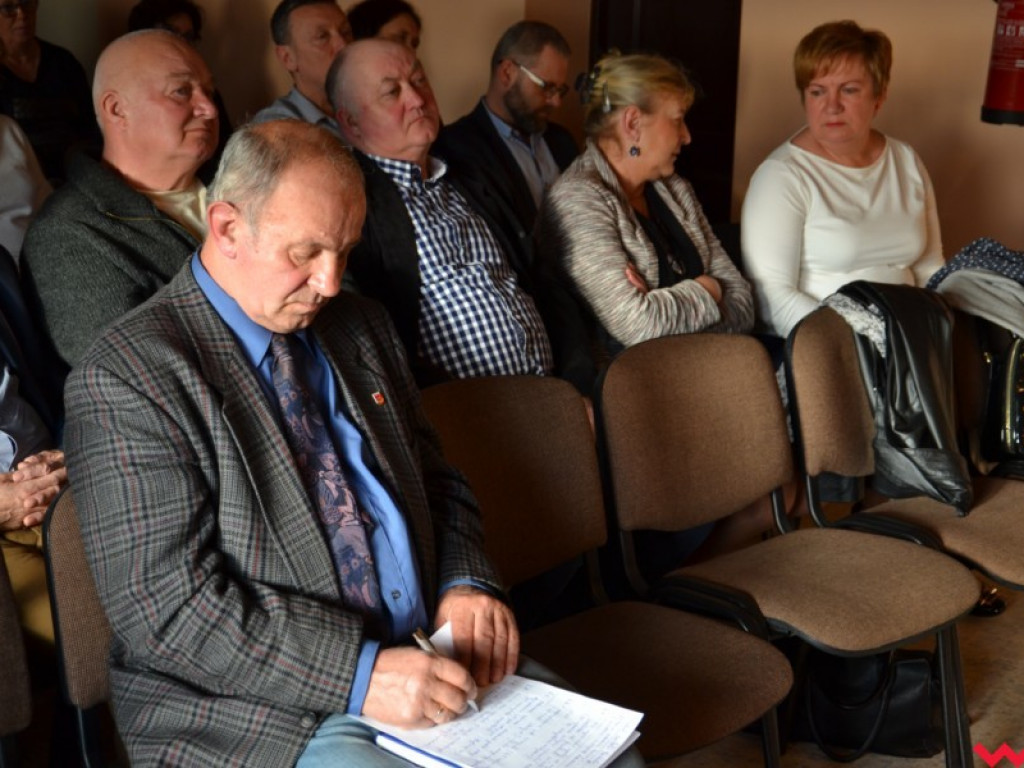 Radni zafundowali sobie tablety, a uczniom stypendia