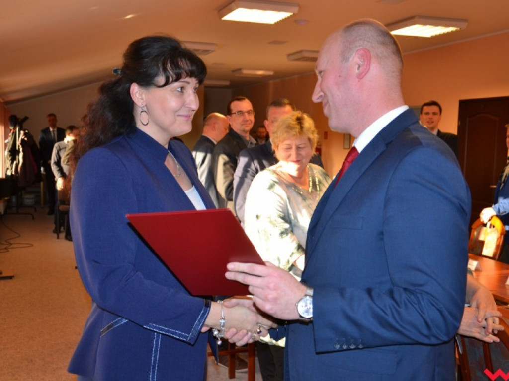 Radni zafundowali sobie tablety, a uczniom stypendia