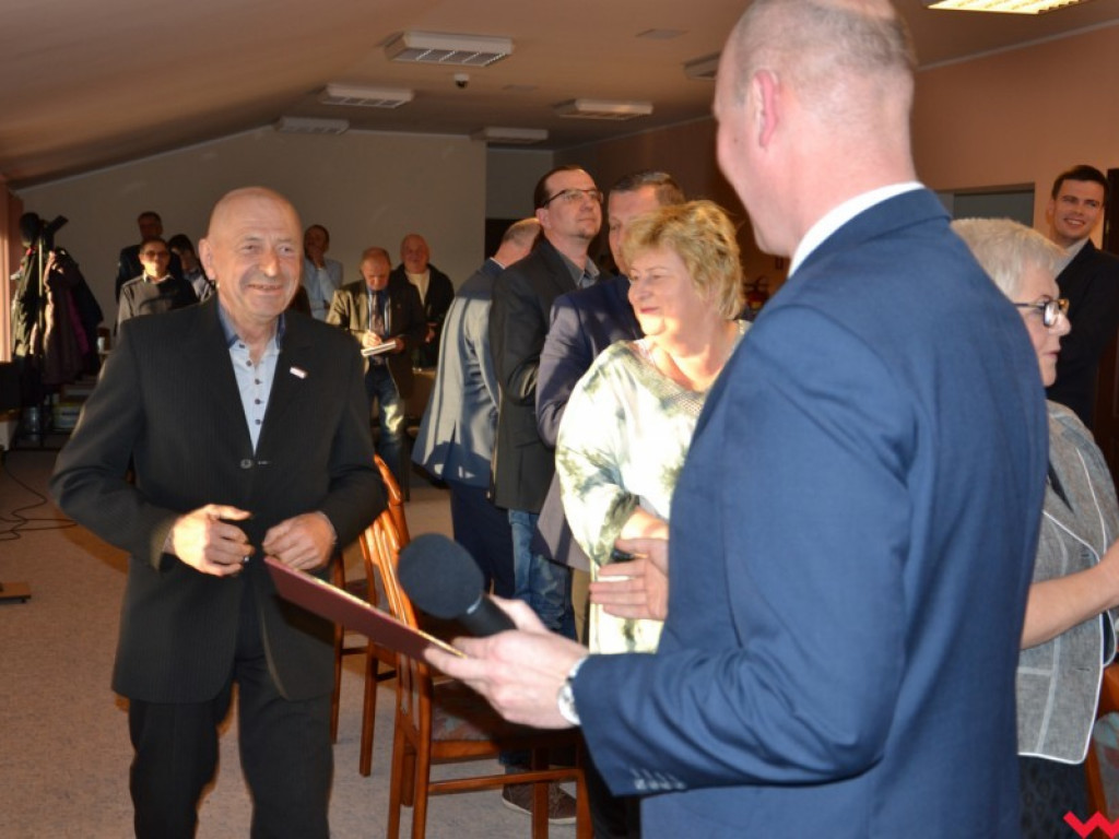 Radni zafundowali sobie tablety, a uczniom stypendia