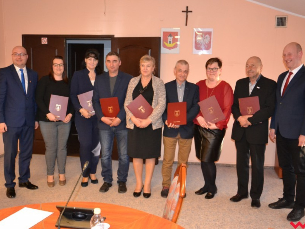 Radni zafundowali sobie tablety, a uczniom stypendia