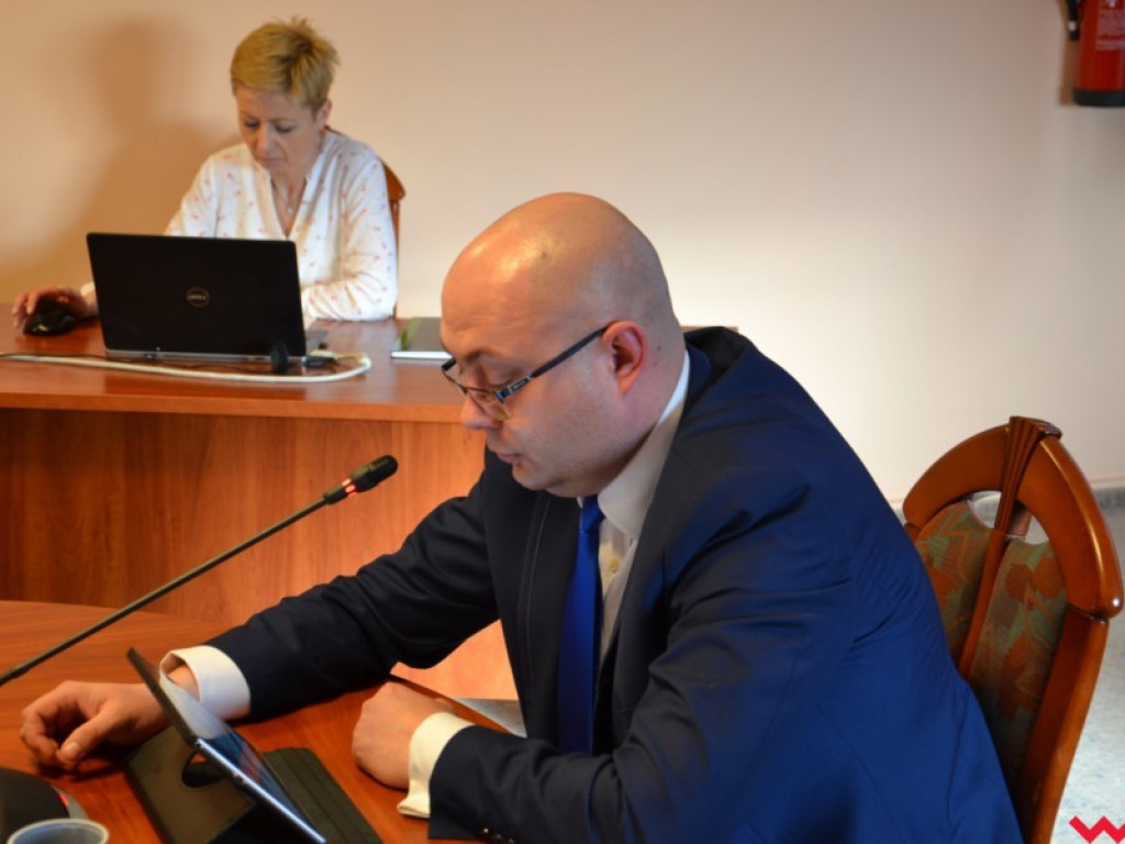 Radni zafundowali sobie tablety, a uczniom stypendia
