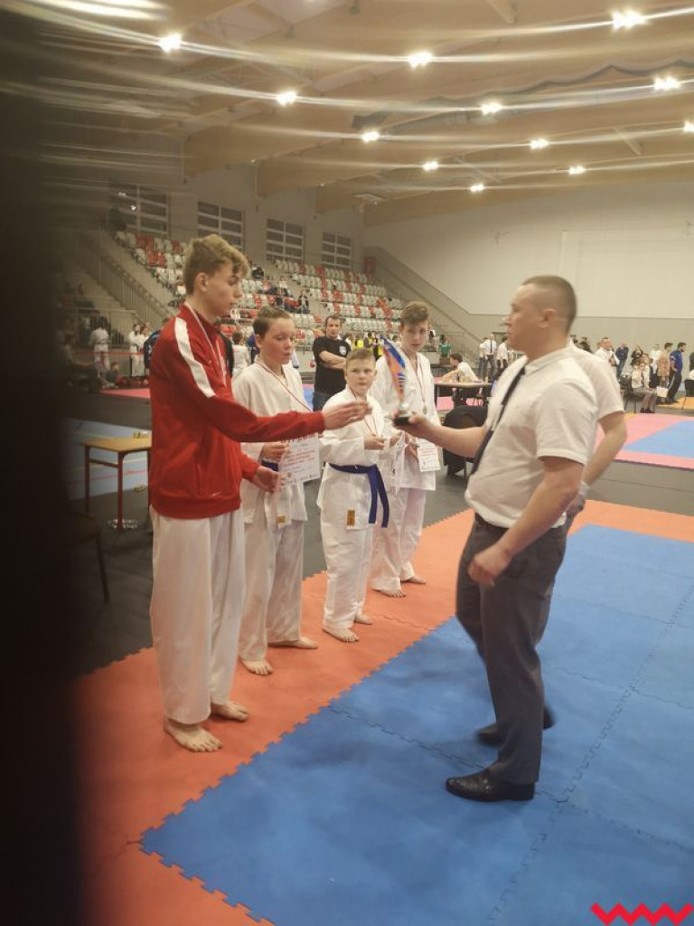 Kolejne miejsca na podium zawodników Wrzesińskiego Klubu Karate. Tym razem podczas turnieju w Mosinie