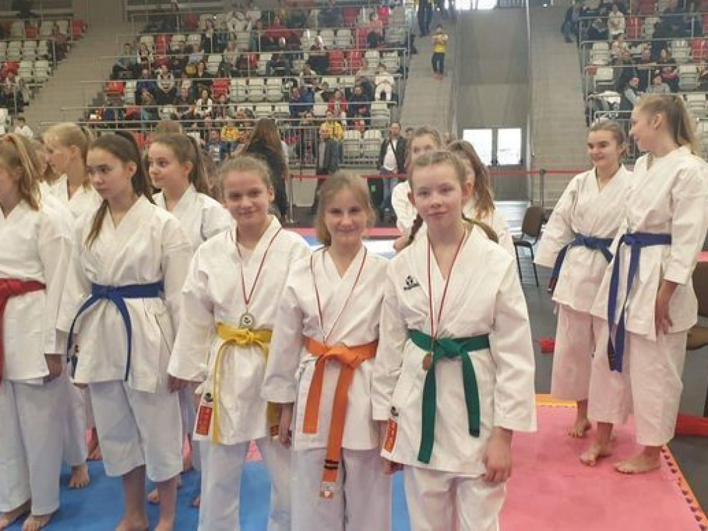 Kolejne miejsca na podium zawodników Wrzesińskiego Klubu Karate. Tym razem podczas turnieju w Mosinie