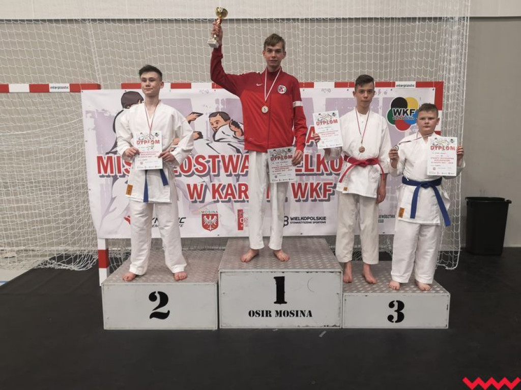 Kolejne miejsca na podium zawodników Wrzesińskiego Klubu Karate. Tym razem podczas turnieju w Mosinie