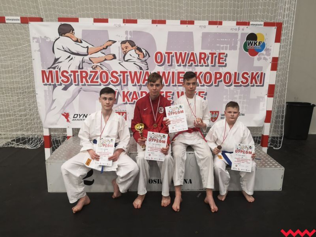 Kolejne miejsca na podium zawodników Wrzesińskiego Klubu Karate. Tym razem podczas turnieju w Mosinie