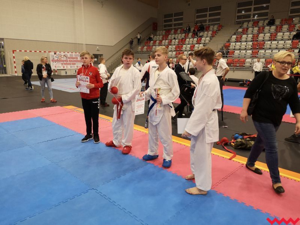 Kolejne miejsca na podium zawodników Wrzesińskiego Klubu Karate. Tym razem podczas turnieju w Mosinie