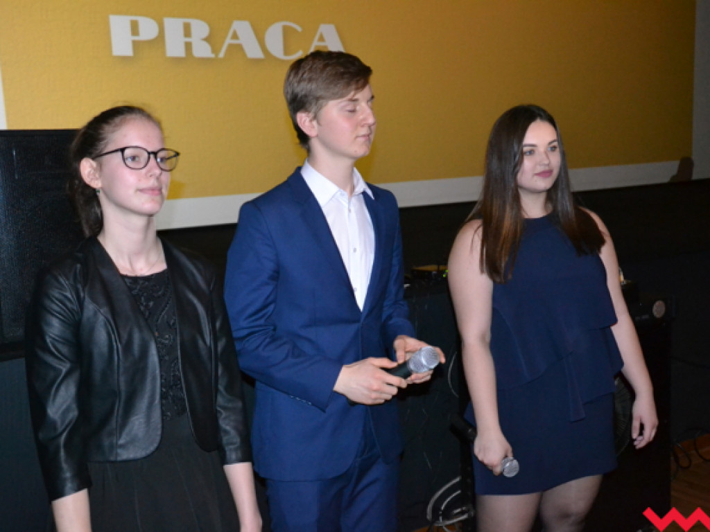 Trochę wzruszeń i mnóstwo śmiechu z okazji 25-lecia szkoły z ul. Koszarowej