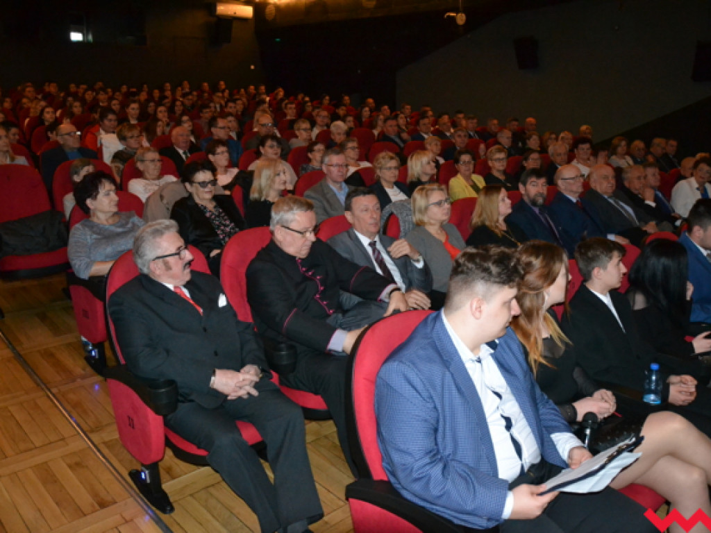 Trochę wzruszeń i mnóstwo śmiechu z okazji 25-lecia szkoły z ul. Koszarowej