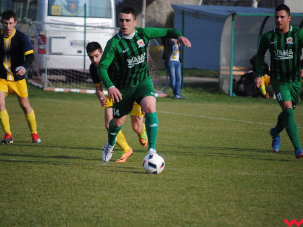 Warta odbiera punkty liderowi. Wyrównany pojedynek na boisku w Pyzdrach