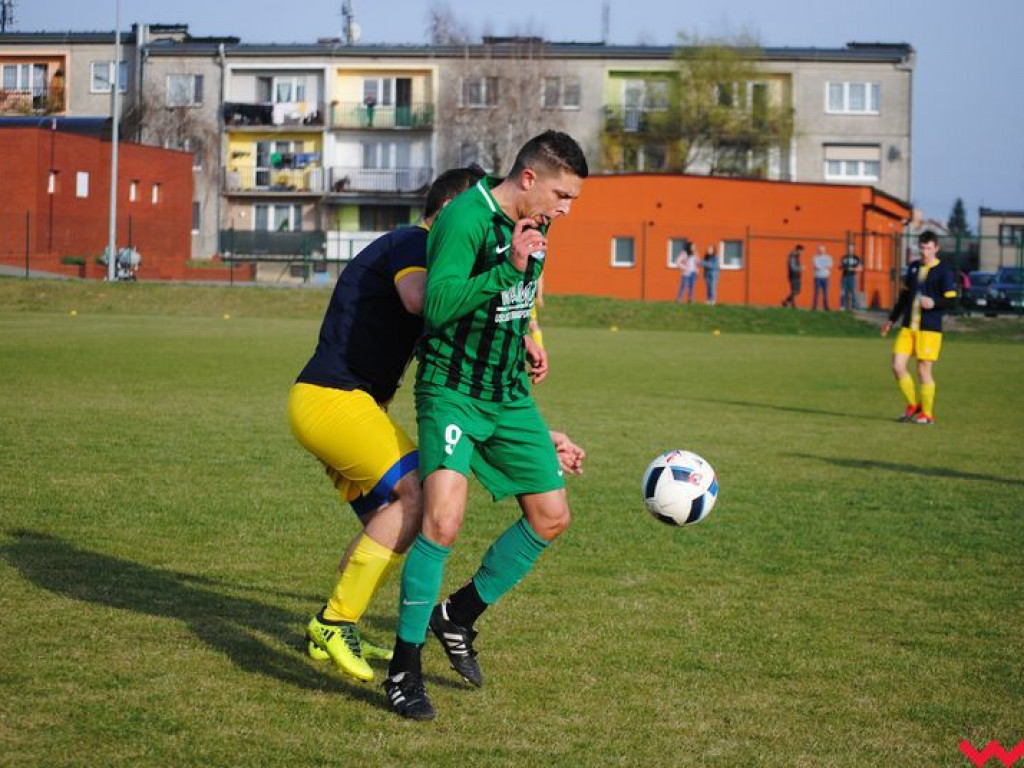 Warta odbiera punkty liderowi. Wyrównany pojedynek na boisku w Pyzdrach