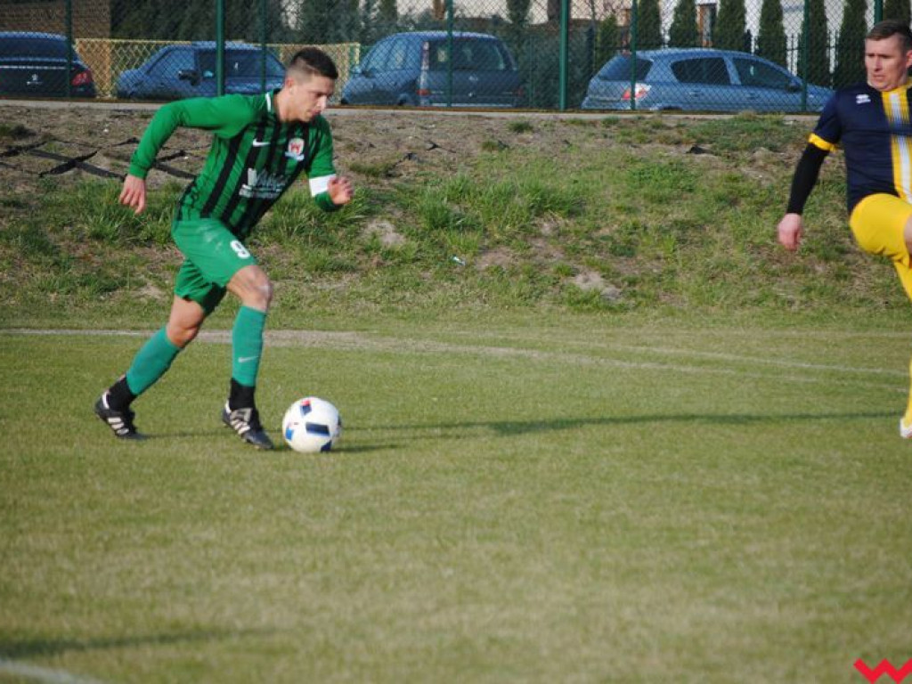 Warta odbiera punkty liderowi. Wyrównany pojedynek na boisku w Pyzdrach