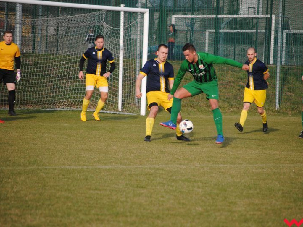 Warta odbiera punkty liderowi. Wyrównany pojedynek na boisku w Pyzdrach
