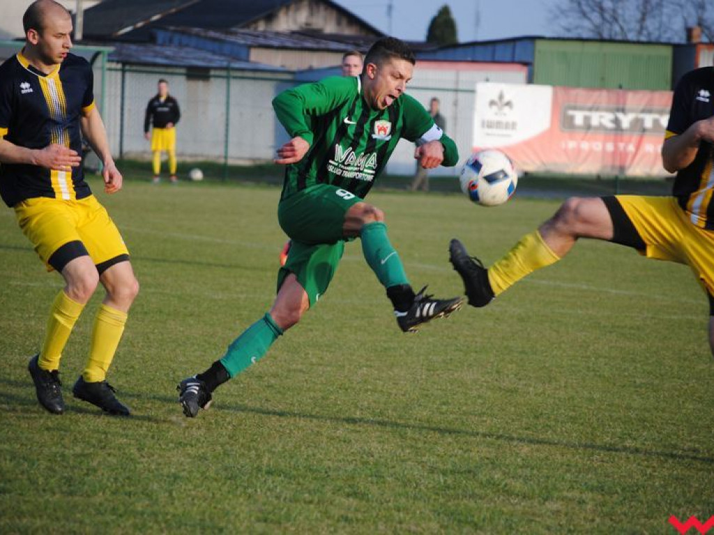 Warta odbiera punkty liderowi. Wyrównany pojedynek na boisku w Pyzdrach