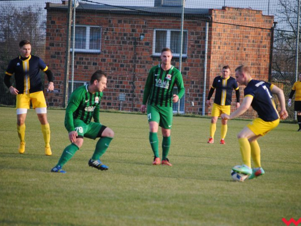 Warta odbiera punkty liderowi. Wyrównany pojedynek na boisku w Pyzdrach