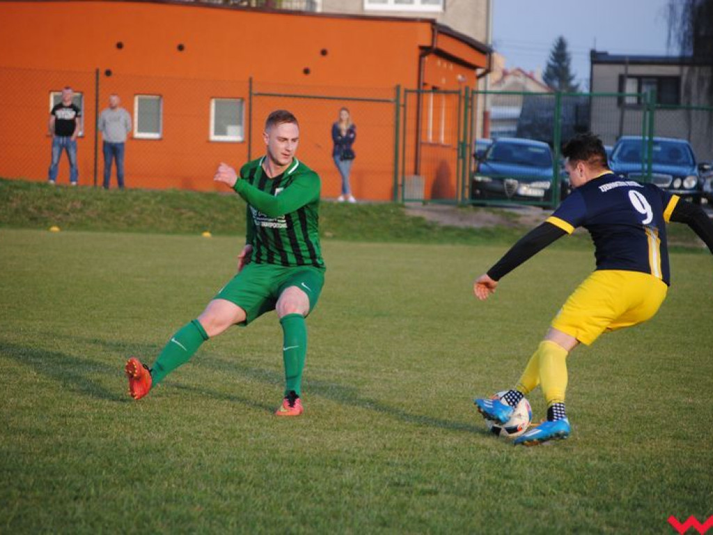 Warta odbiera punkty liderowi. Wyrównany pojedynek na boisku w Pyzdrach