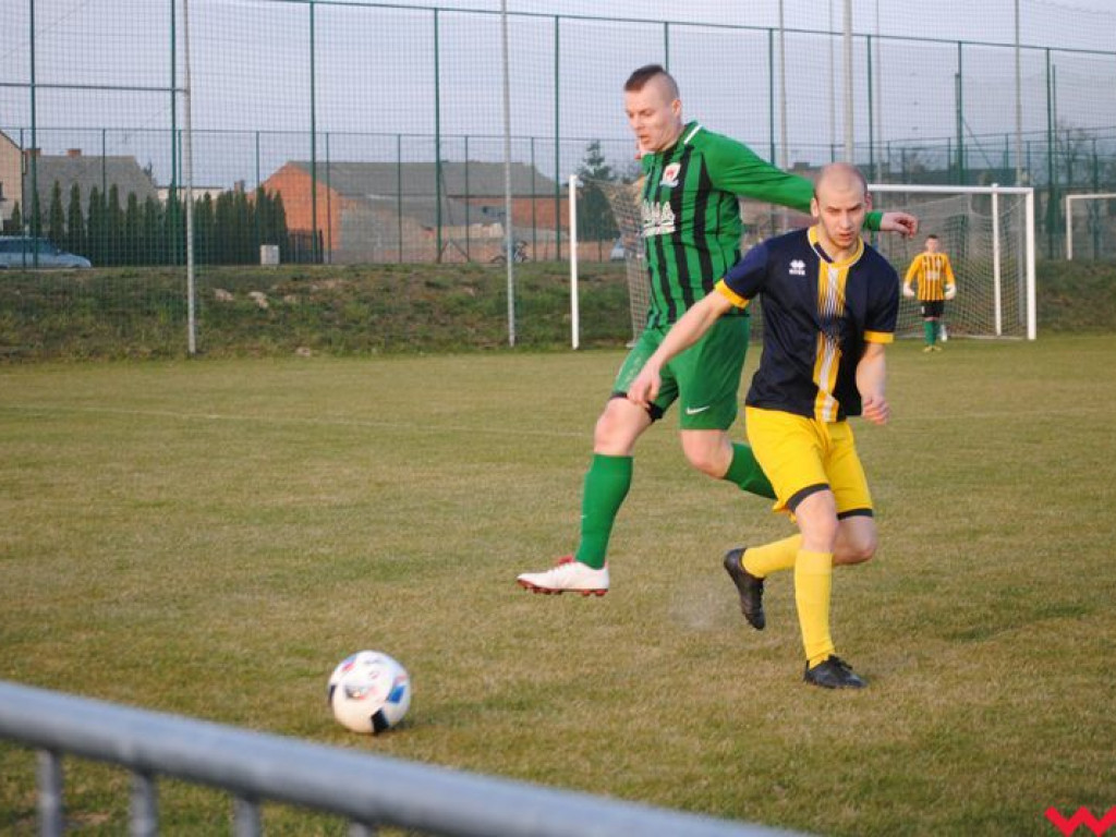 Warta odbiera punkty liderowi. Wyrównany pojedynek na boisku w Pyzdrach