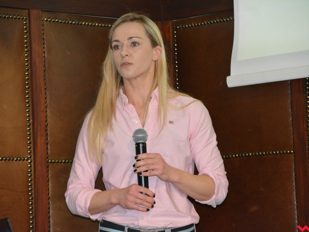 Kandydatki do LO uczyły się podstaw lacrosse, a nauczyciele WF-u uczyli się, jak uczyć