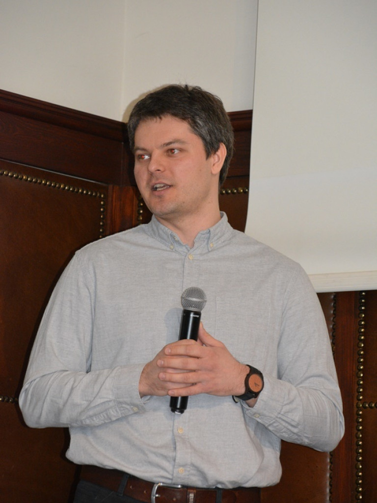 Kandydatki do LO uczyły się podstaw lacrosse, a nauczyciele WF-u uczyli się, jak uczyć