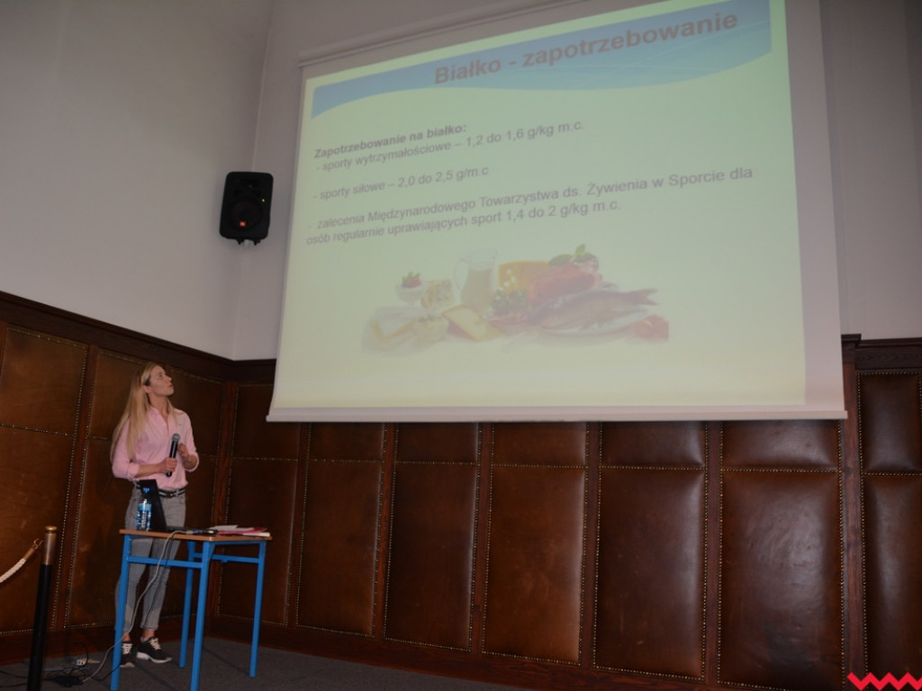 Kandydatki do LO uczyły się podstaw lacrosse, a nauczyciele WF-u uczyli się, jak uczyć