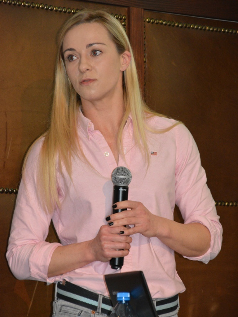 Kandydatki do LO uczyły się podstaw lacrosse, a nauczyciele WF-u uczyli się, jak uczyć