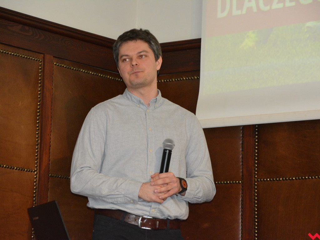 Kandydatki do LO uczyły się podstaw lacrosse, a nauczyciele WF-u uczyli się, jak uczyć