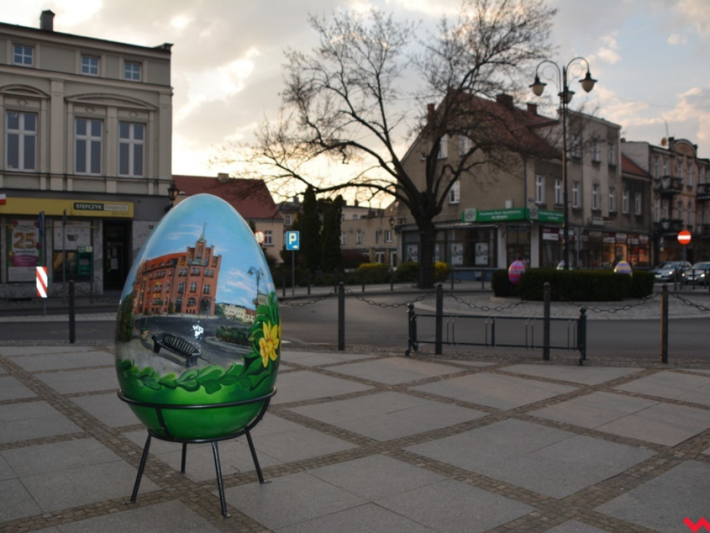 Obsypało pisankami. Wielkanocne dekoracje wróciły na ulice Wrześni