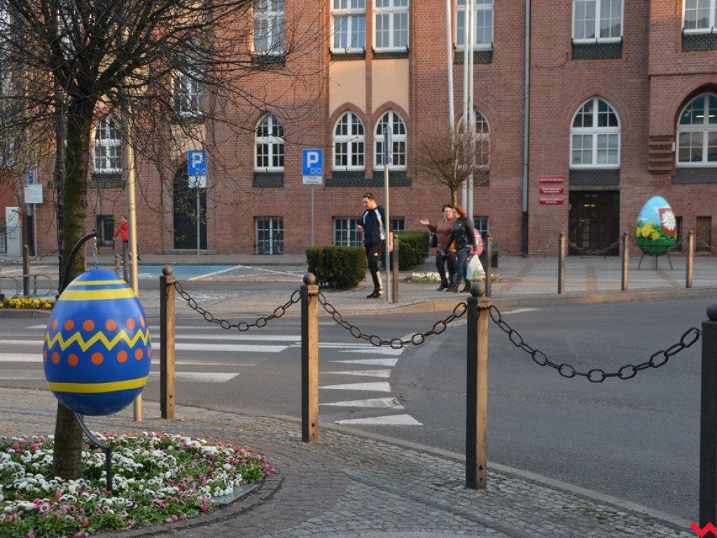 Obsypało pisankami. Wielkanocne dekoracje wróciły na ulice Wrześni