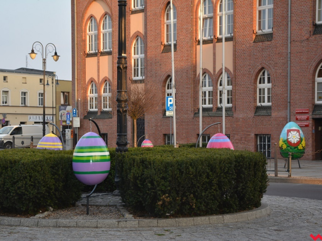 Obsypało pisankami. Wielkanocne dekoracje wróciły na ulice Wrześni