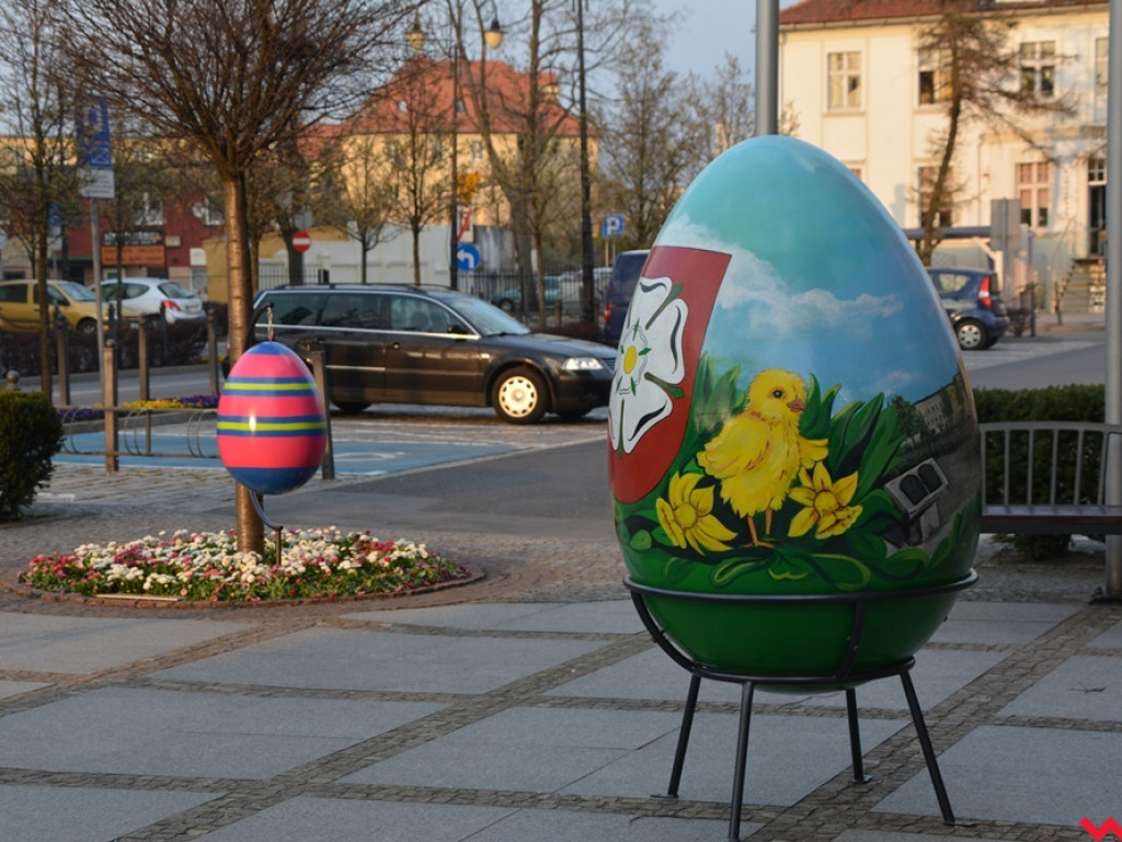 Obsypało pisankami. Wielkanocne dekoracje wróciły na ulice Wrześni