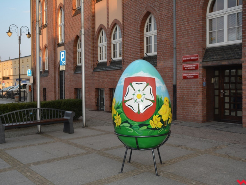 Obsypało pisankami. Wielkanocne dekoracje wróciły na ulice Wrześni