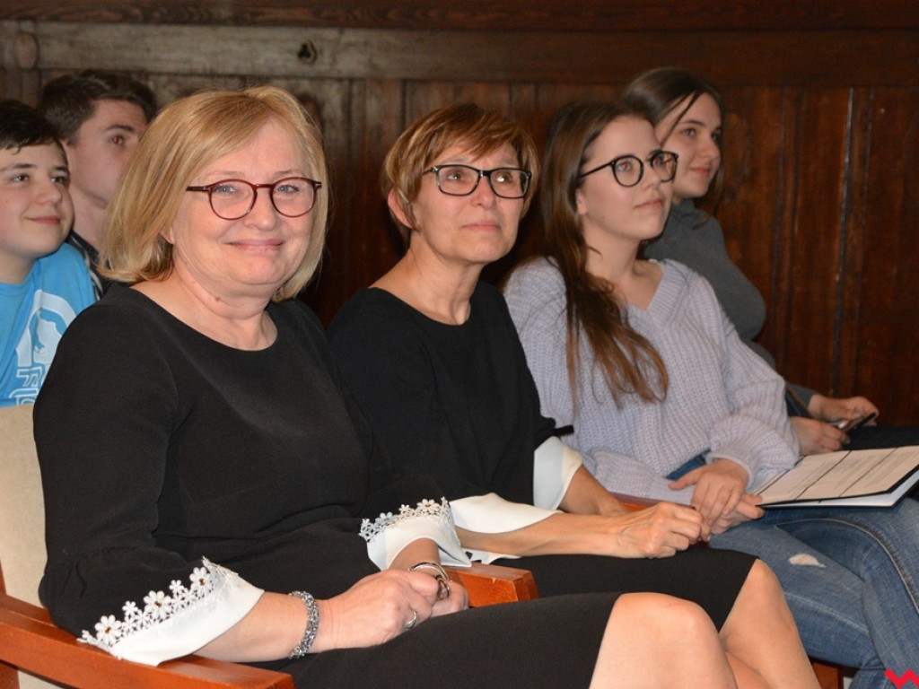 Tłoczno na korytarzach Sienkiewicza. Młodzi zwiedzali przyszłą szkołę