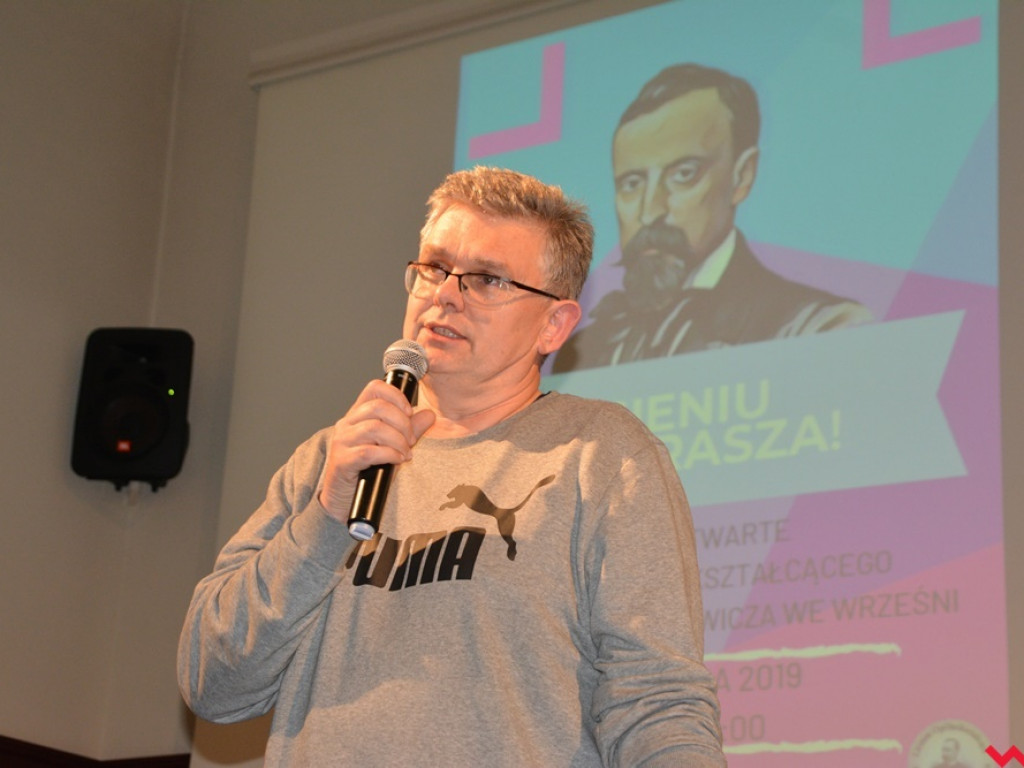 Tłoczno na korytarzach Sienkiewicza. Młodzi zwiedzali przyszłą szkołę
