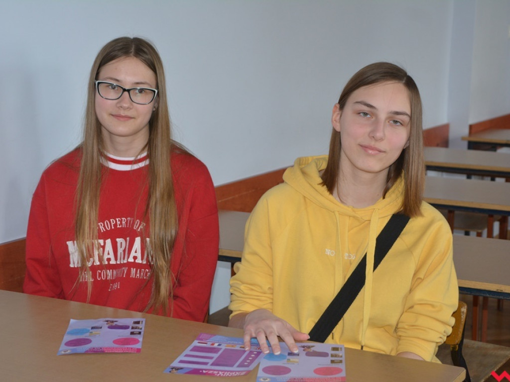 Tłoczno na korytarzach Sienkiewicza. Młodzi zwiedzali przyszłą szkołę